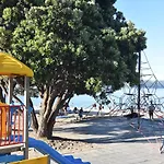 Beach House In Oriental Parade
