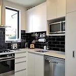 Executive Townhouse In Island Bay