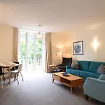 Stylish City Apartment Fireplace & Free Parking
