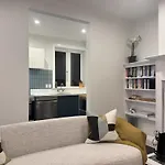 Discerning In Thorndon