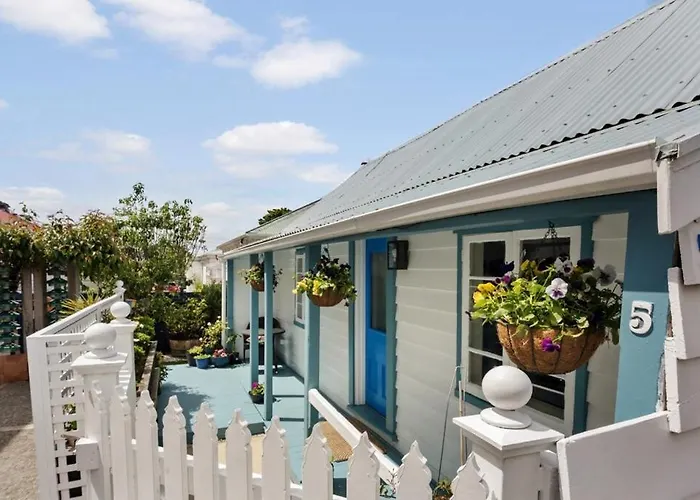 Fairytale Cottage In Thorndon!