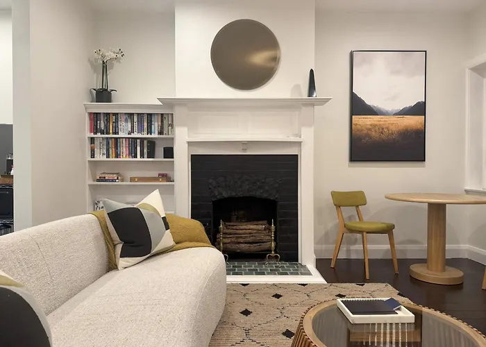 Discerning In Thorndon