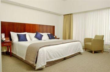 Cook Grand Chancellor Hotel 4*