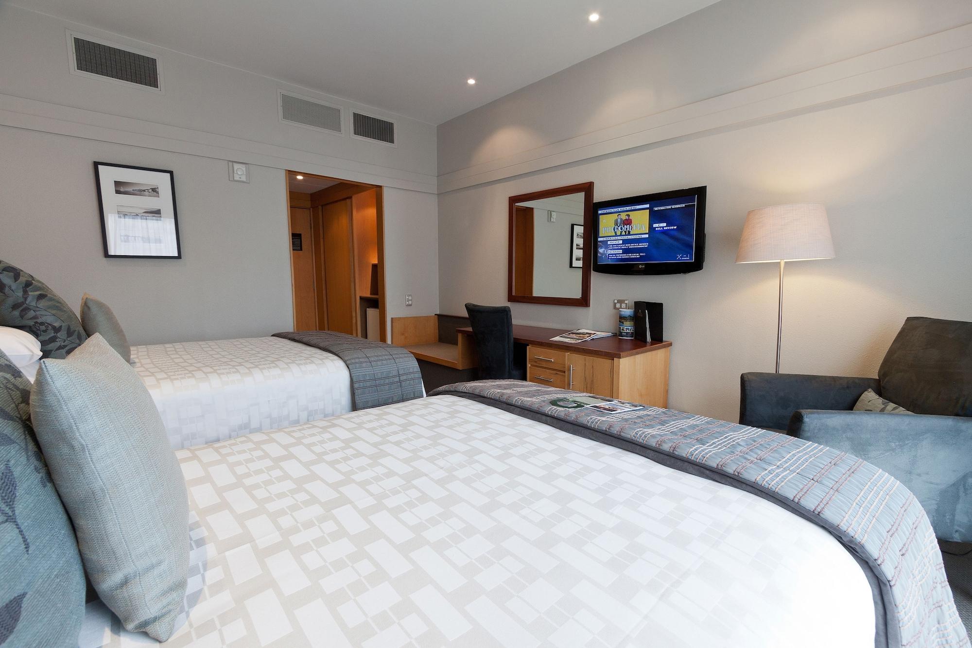 Cook Grand Chancellor Hotel 4*