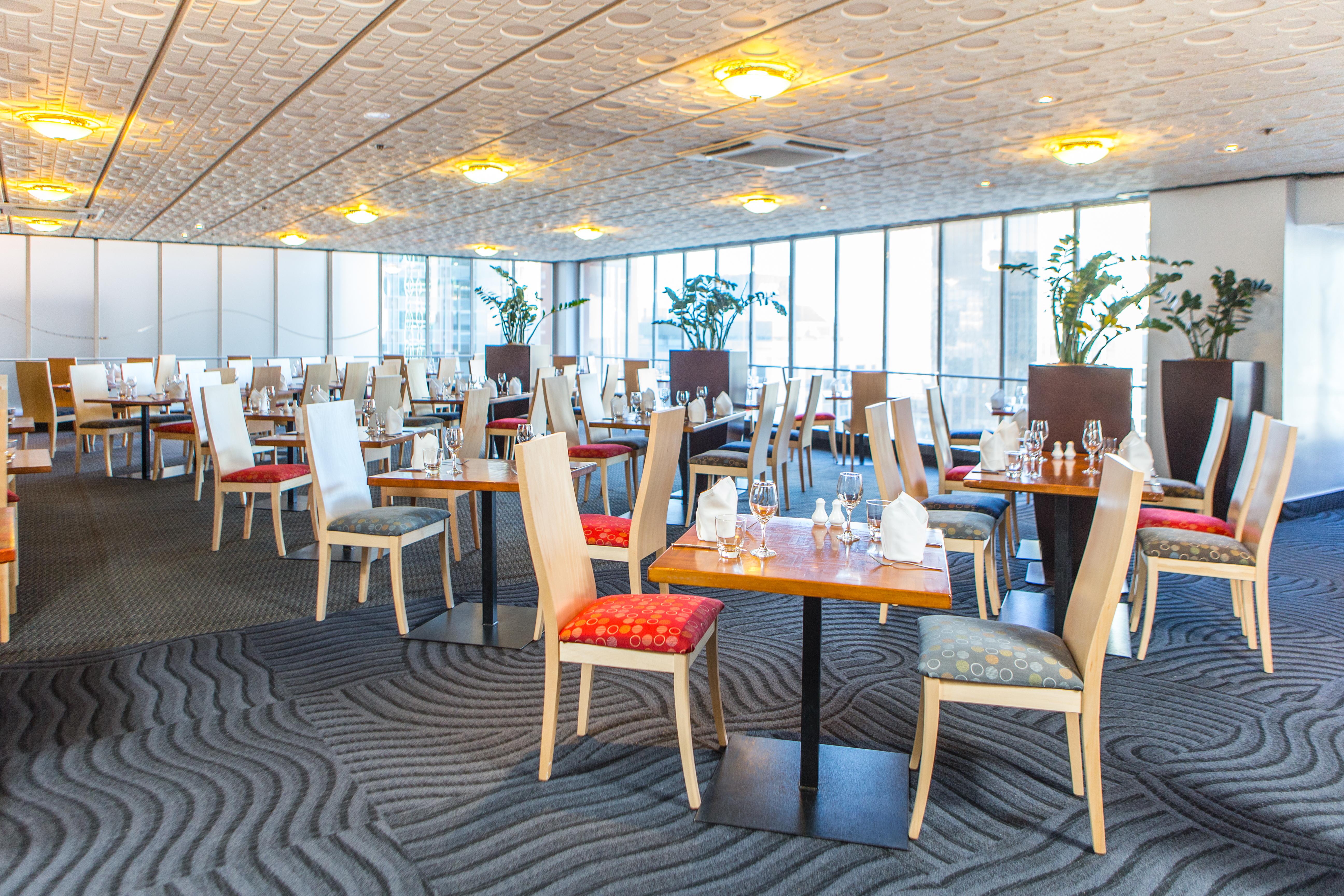 Hotel Cook Grand Chancellor 4*