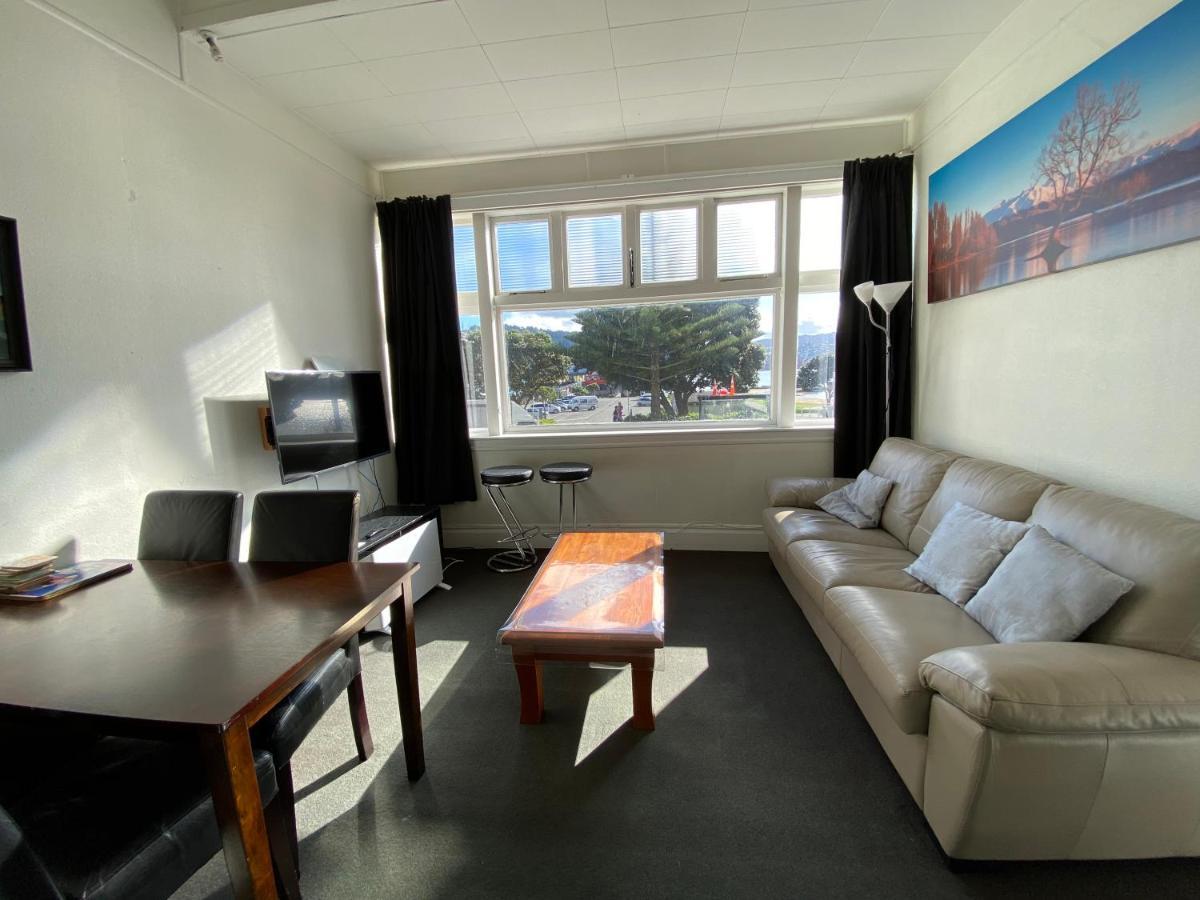 Apartment House In Oriental Parade Wellington