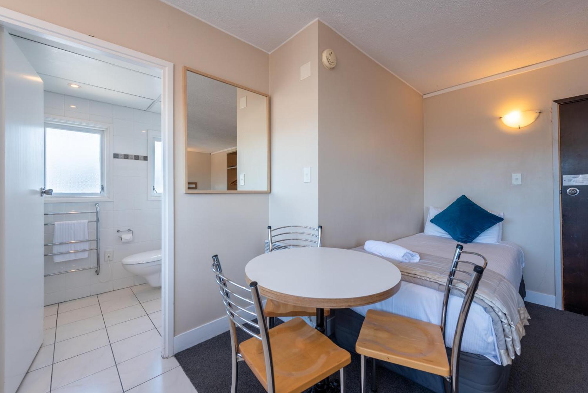 Capital View Motor - Free Parking Motel 4*