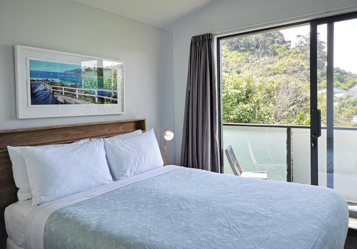 Executive Townhouse In Island Bay * Wellington