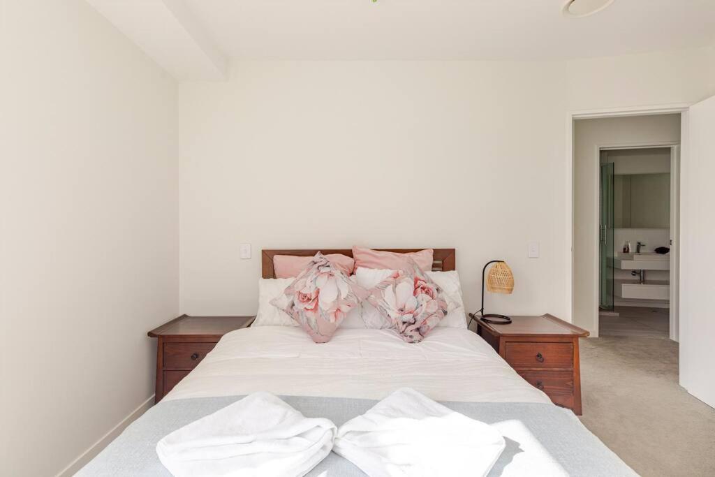Harbor View Two Bedroom At Pinnacle Apartment *