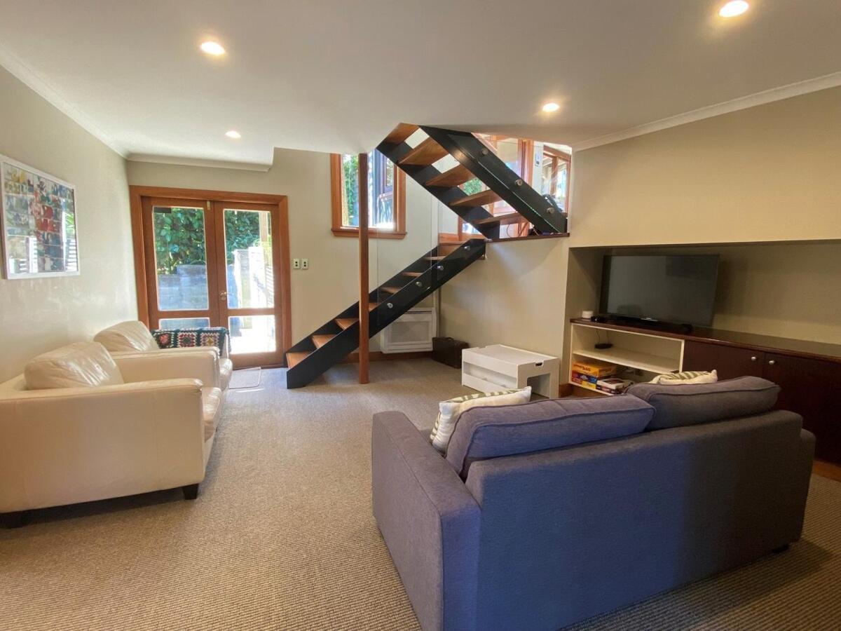 Spacious Family Oasis Holiday home Wellington
