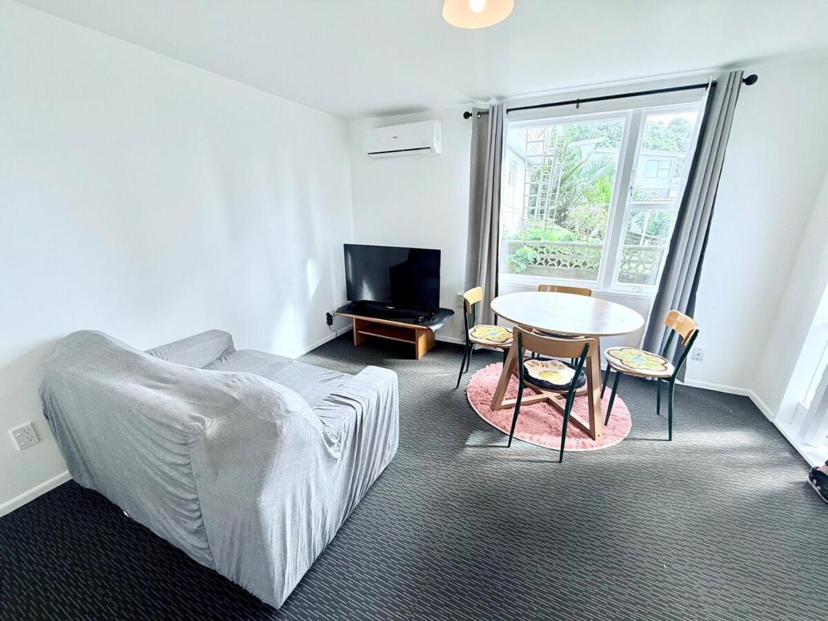 Apartment Comfy 2 Bedroom Flat, Close To Wellington