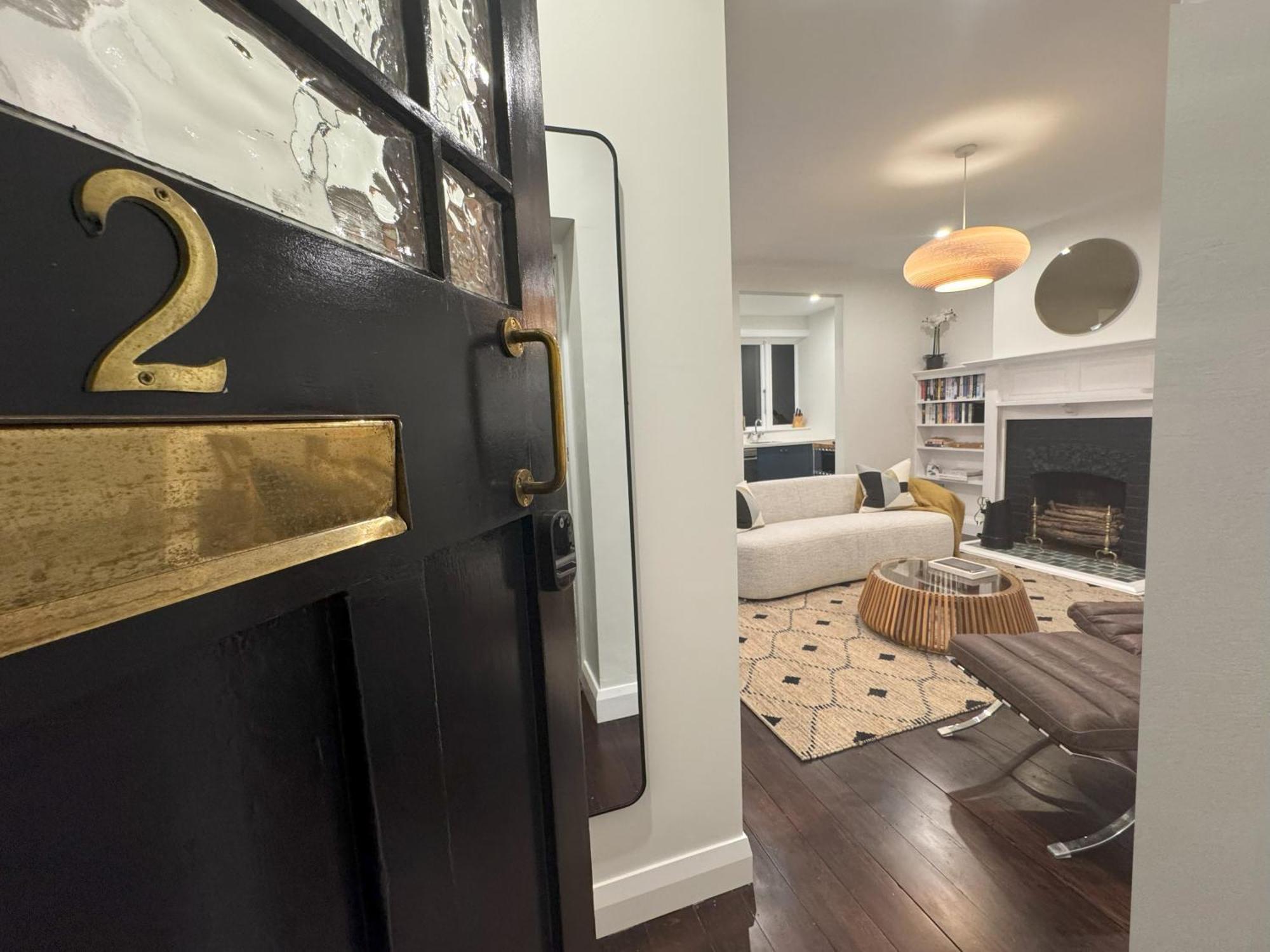 Discerning In Thorndon Apartment *