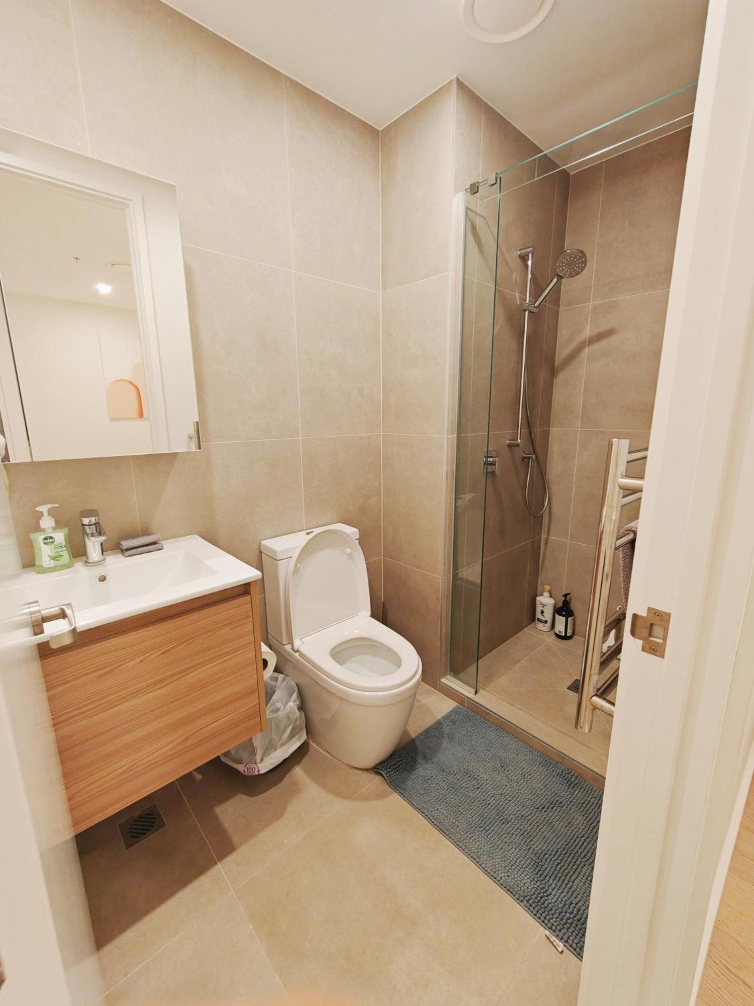 Fancy Stylish And New Apartment