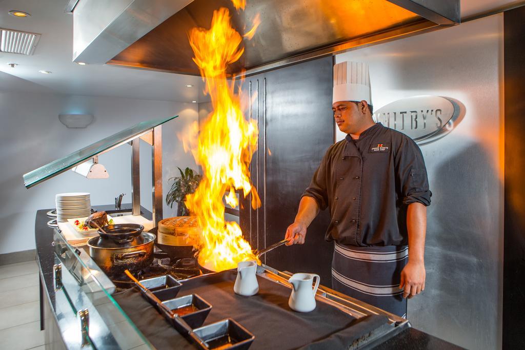 Cook Grand Chancellor Hotel 4*