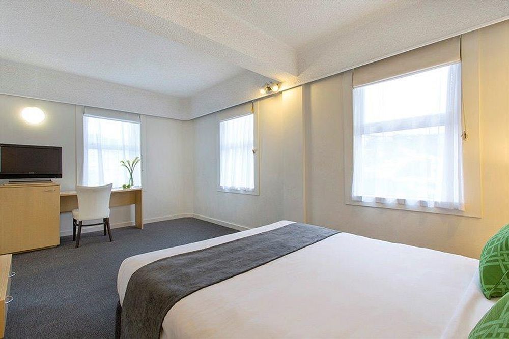 Willis 3* Wellington