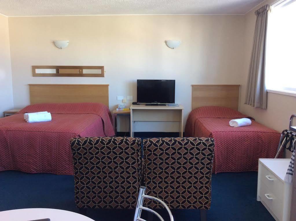 Capital View Motor - Free Parking Motel