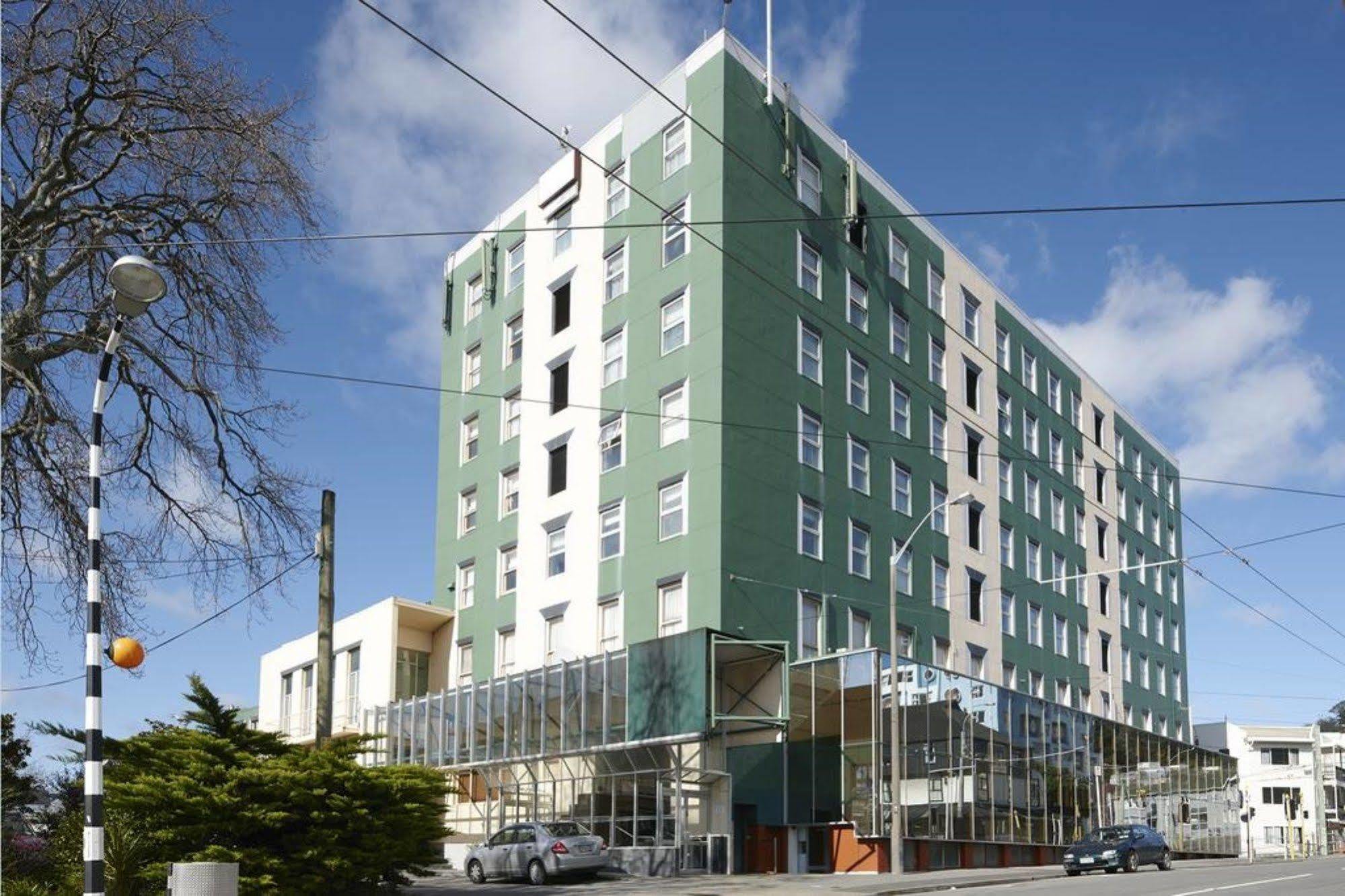 Willis 3* Wellington