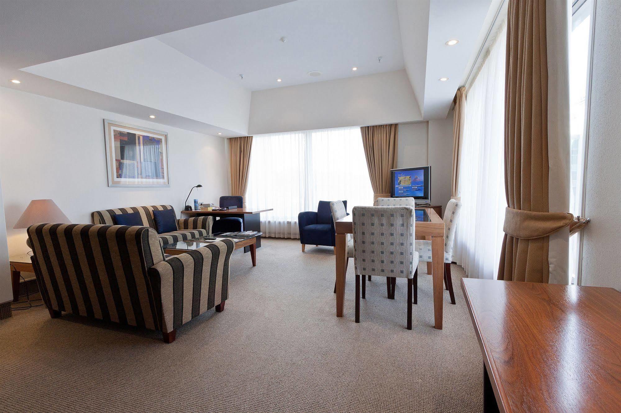 Cook Grand Chancellor Hotel