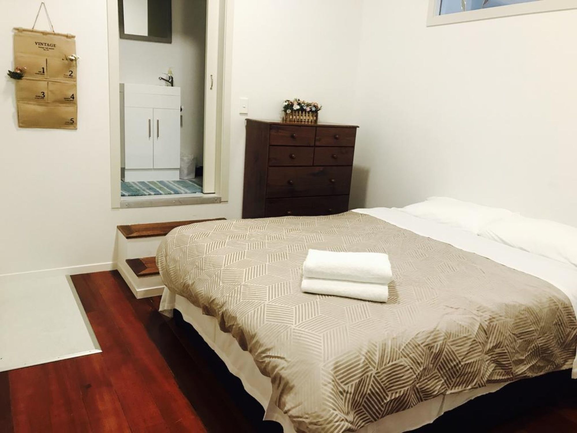 Aura 2* Wellington