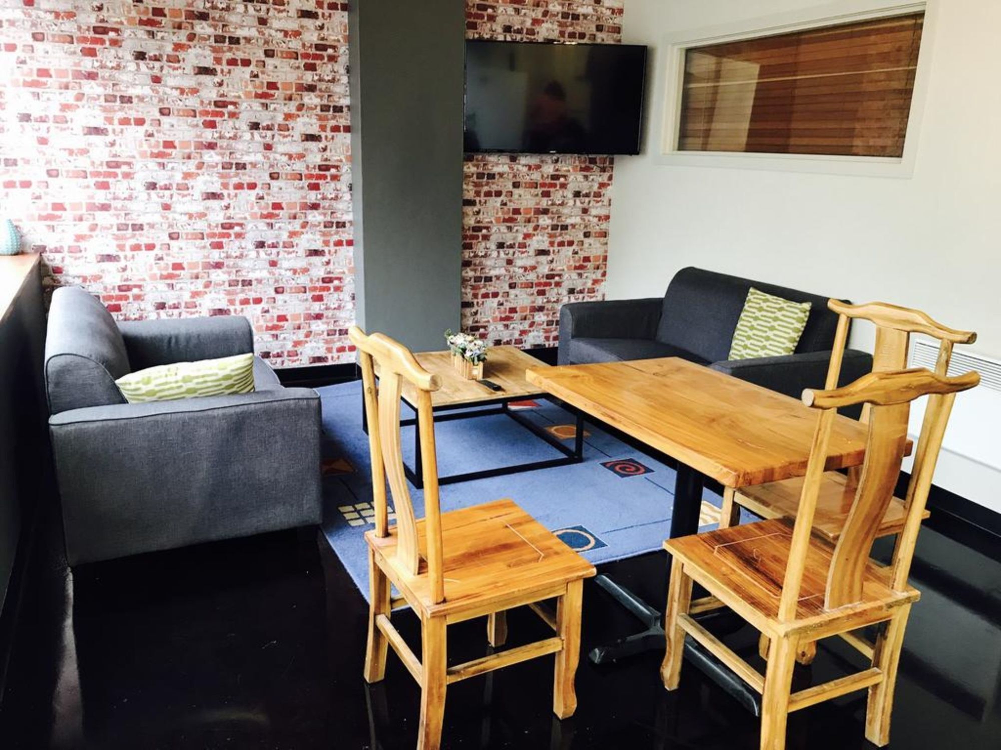 Aura 2* Wellington