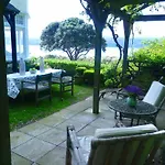 Beachfront Wellington Bed And Breakfast