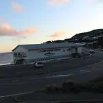 Modern & Cosy Studio Unit On Island Bay Beachfront