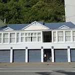 Beach House In Oriental Parade