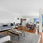 Lohia Lustre - Wellington Holiday Home