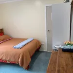 Sunny Holiday Home Wellington