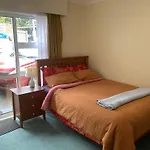 Sunny Holiday Home Wellington