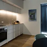 Central & Stylish Townhouse W Parking Option