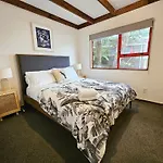 Spacious 5 Beds Dual Unit Home!