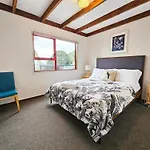 Spacious 5 Beds Dual Unit Home!