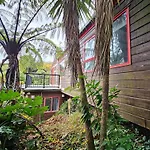 Spacious 5 Beds Dual Unit Home!