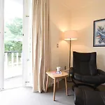 Stylish City Apartment Fireplace & Free Parking