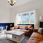 Blue Retreat Thorndon Ft Backyard And Fireplace Minutes To Cbd