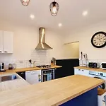 Blue Retreat Thorndon Ft Backyard And Fireplace Minutes To Cbd