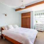 Sunny 1 Bedroom Flat With Parking