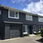 Modern, Sunny, Family Home Minutes From The City