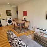Entire Ground Floor With Full-Privacy And Family-Friendly Popular To Ferry Catchers