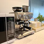 Skyline Vista - Entirely New House With Luxe Views, Espresso, Netflix & Free Parking