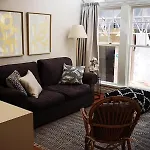 Stylish City Cottage With Free Undercover Parking