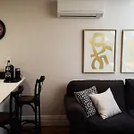 Stylish City Cottage With Free Undercover Parking
