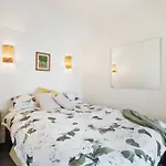 Fairytale Cottage In Thorndon!