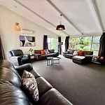 Tawa Lodge