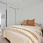 Stylish Stay On Courtenay - 1Br Apt