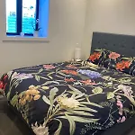 Close To City, Ferry With Great Views And Free Park