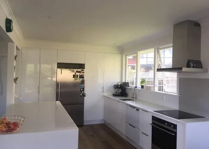 Modern, Sunny, Family Home Minutes From The City