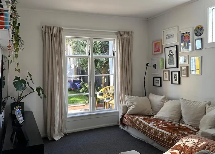 Renovated Two Bedroom Cottage Near The Zoo