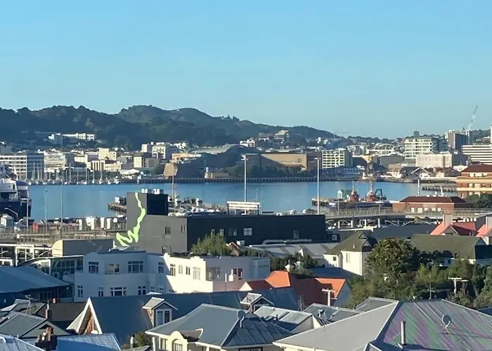 Close To City, Ferry With Great Views And Free Park